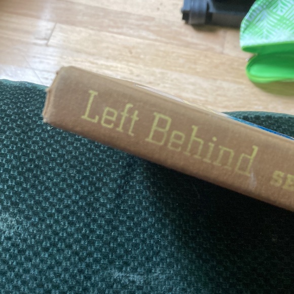 Left behind by Sebastian Edwards - Picture 16 of 16